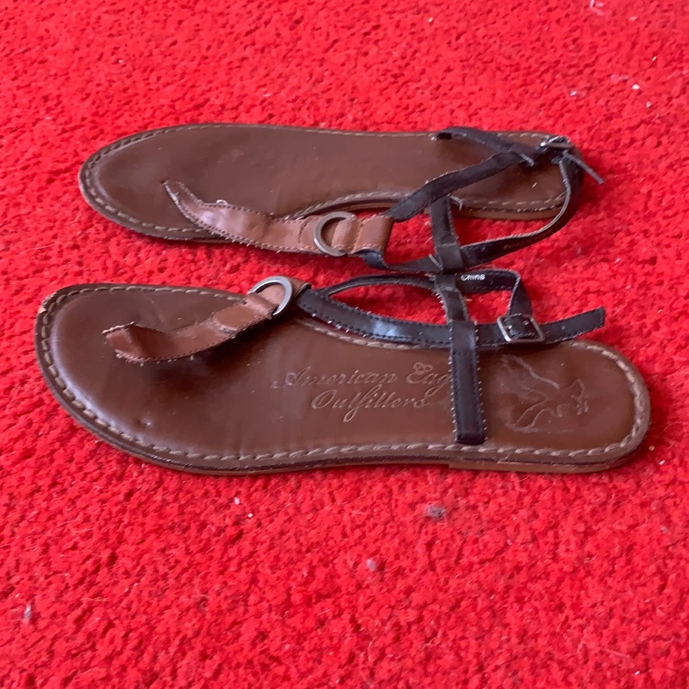 American Eagle flip-flops